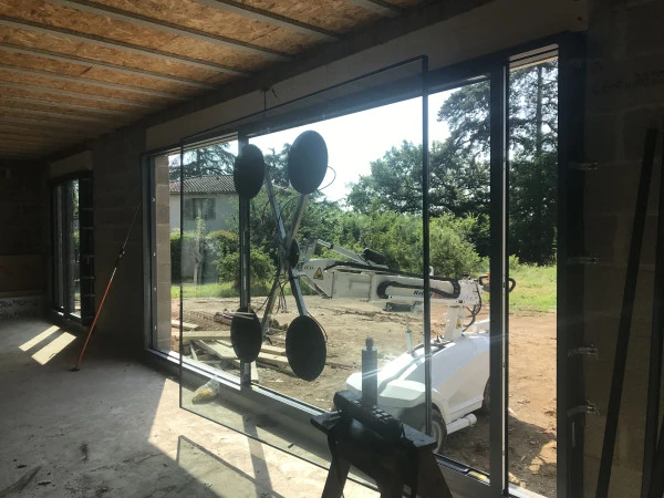 Manutention robotisée de vitrage sur chantier à Messimy