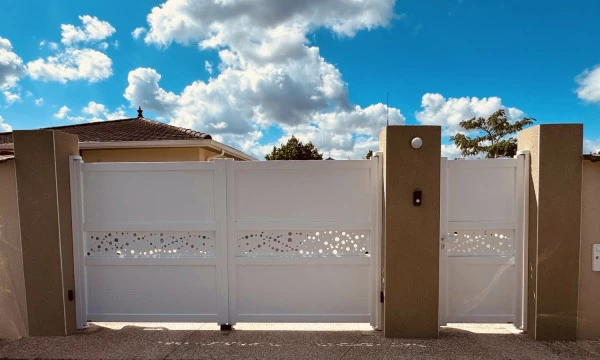 portail-et-portillon-alu-blanc
